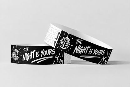 Deux bracelets en papier noirs avec impression blanche de soirée
