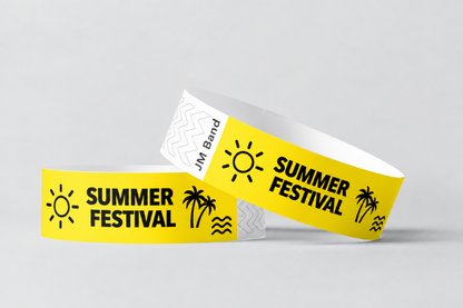 Deux bracelets en papier jaunes imprimés d'un motif de festival d'été
