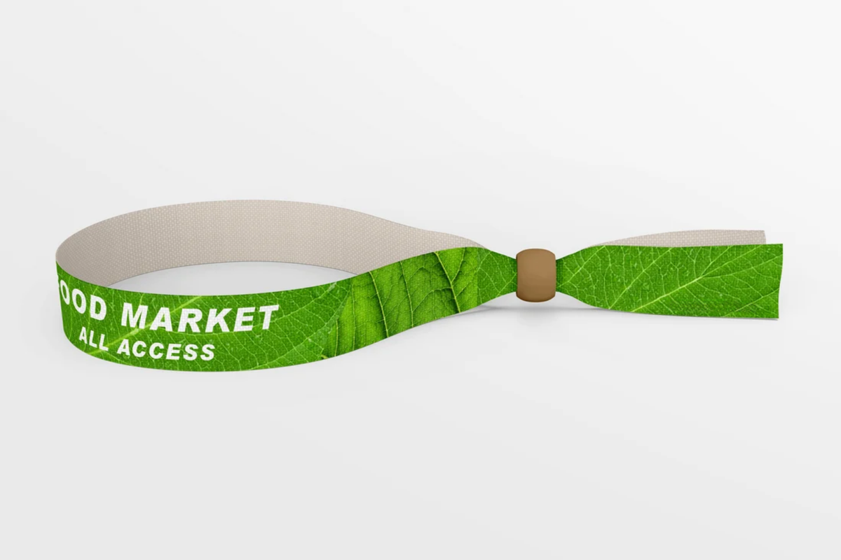 Bracelet en tissu rPET vert avec imprimé feuilles et fermoir en bois